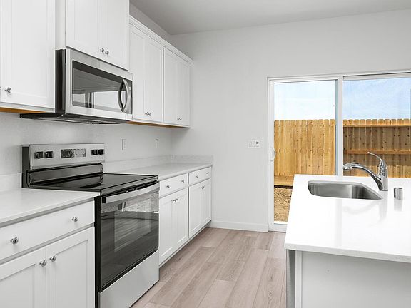 5th image of 800 Chatham Lane