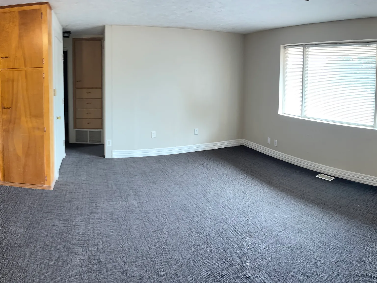 3 bed, 2000 sqft, $1,975 — Photo 2