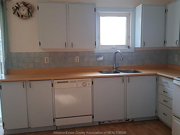 4th image of 3098 Erindale Cres