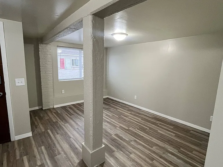 1021 E Broadway St #6 — Photo 3