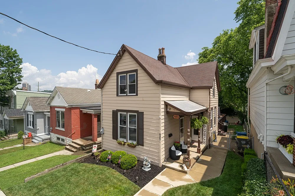 921 Walnut St photo 1