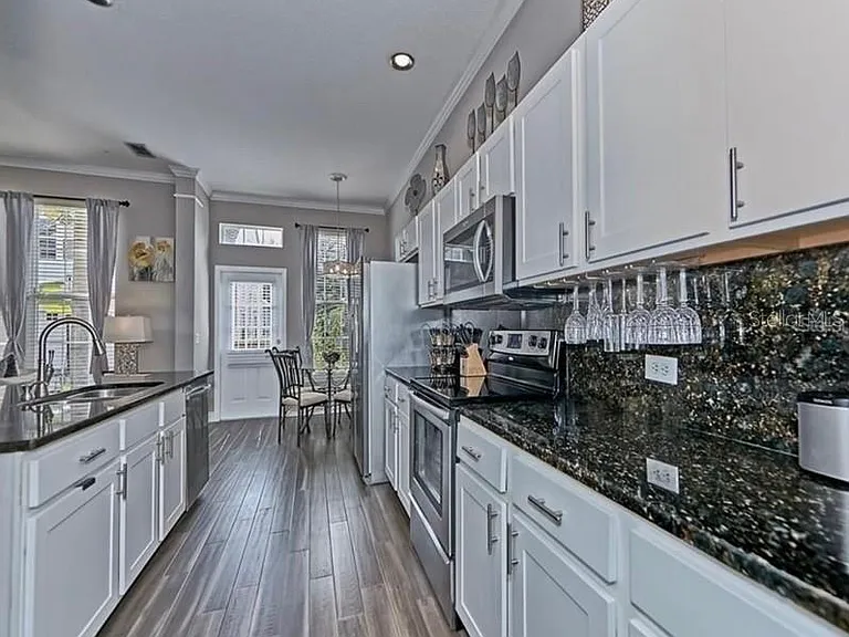 109 Grace Ave — Photo 4