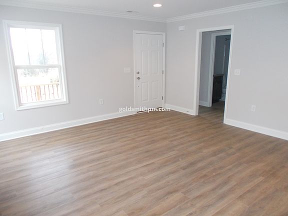 3rd image of 313 Birnie St