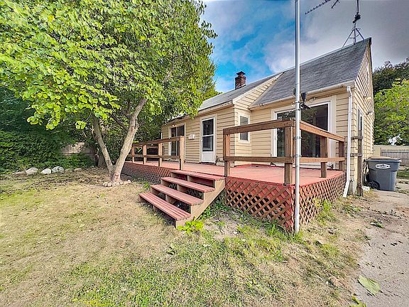 3rd image of 626 Chambers St