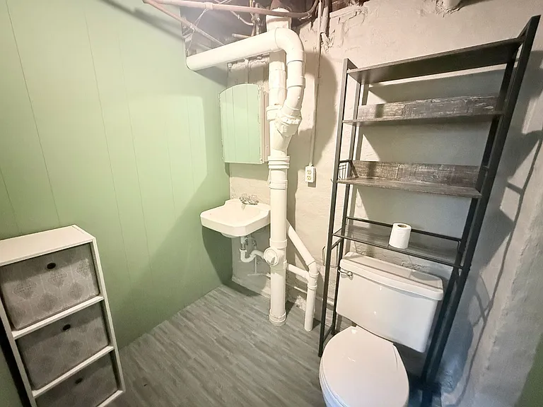 906 N Evans St — Photo 17