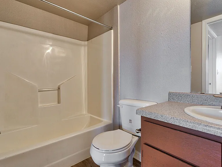 Autumn Brooke Apartments — Photo 32