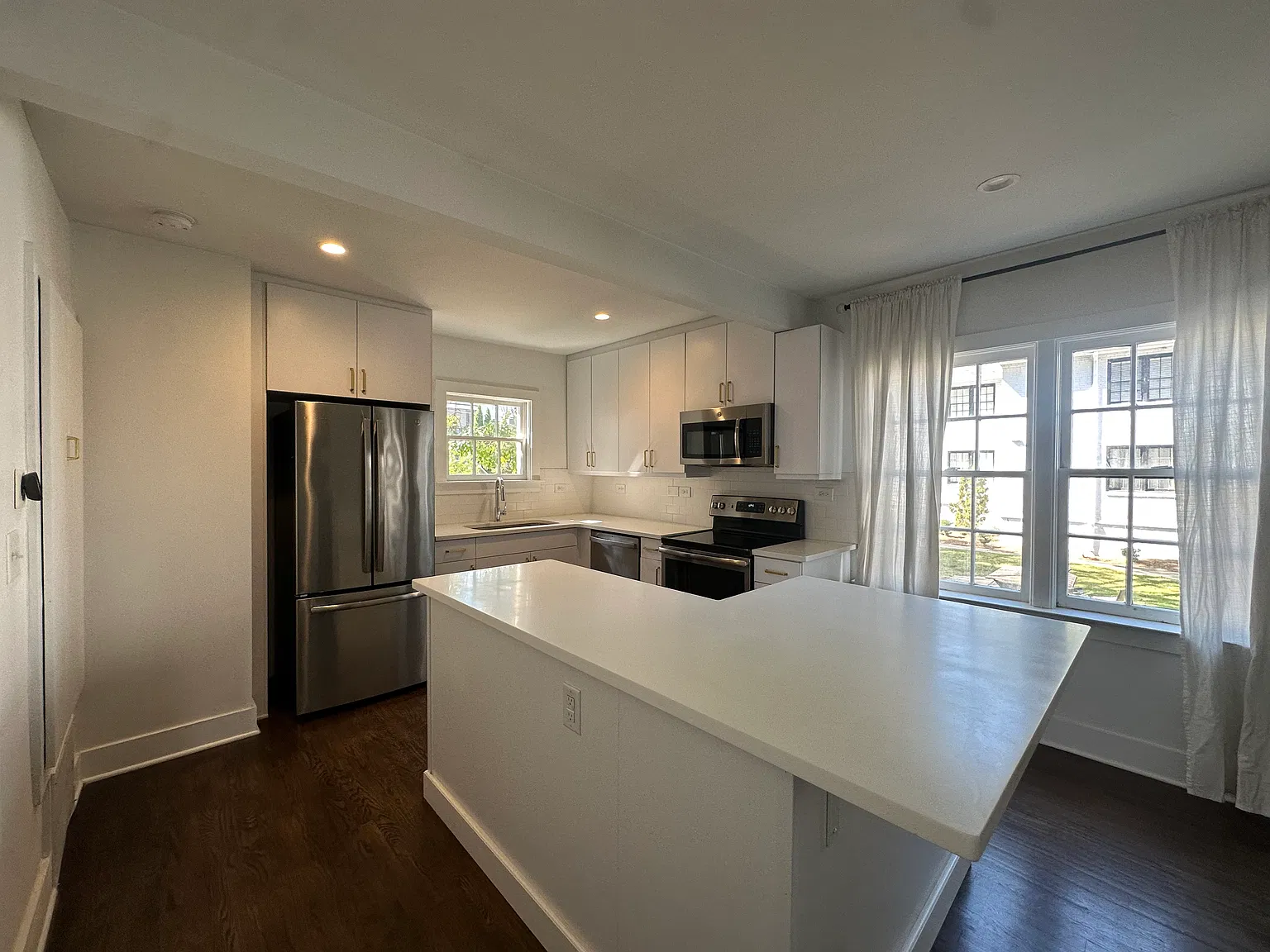 99 Peachtree Memorial Dr NW — Photo 4