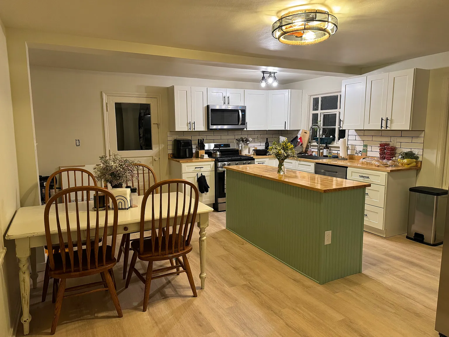 2 bed, 1056 sqft, $1,700 — Photo 3