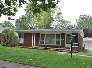 17715 Rougeway St, Livonia, MI 48152