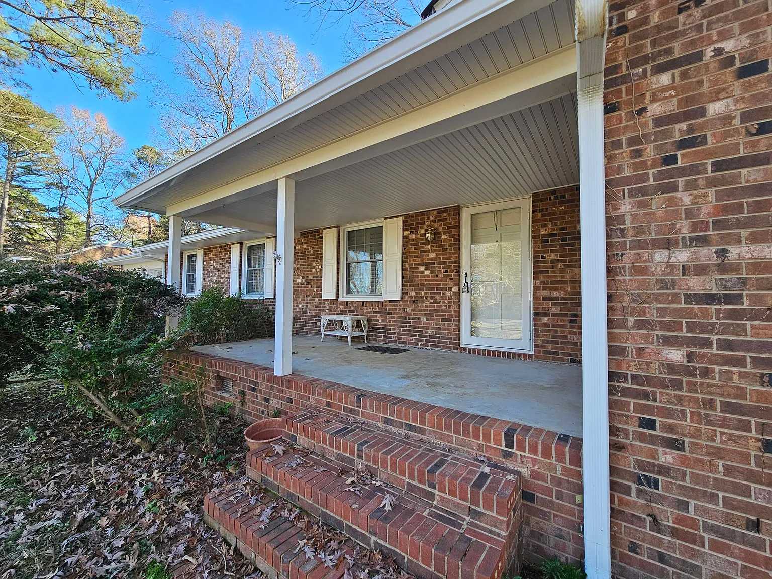 3 bed, 2110 sqft, $2,100 — Photo 2