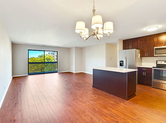 4th image of 120 Lakeview Dr APT 512