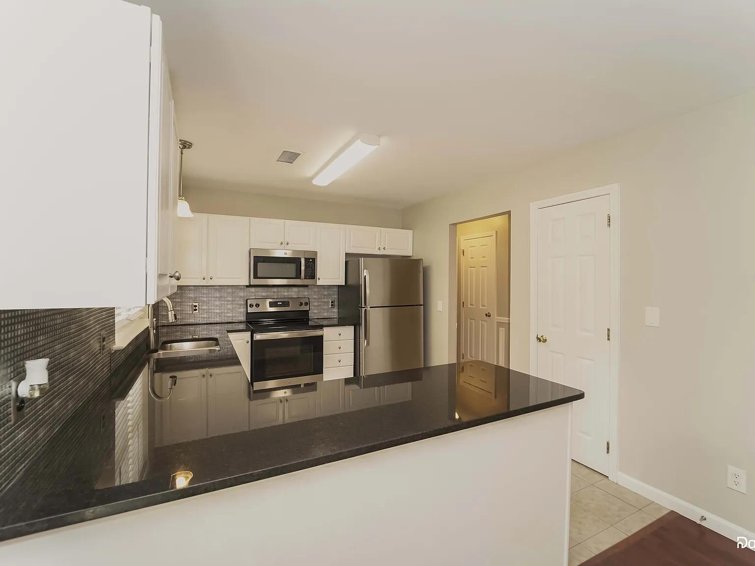 4 bed, 2.5 bath, 1810 sqft, $2,215 — Photo 4