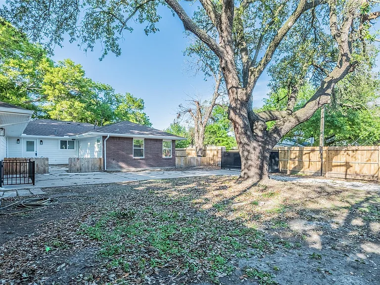 6003 De Moss Dr — Photo 17