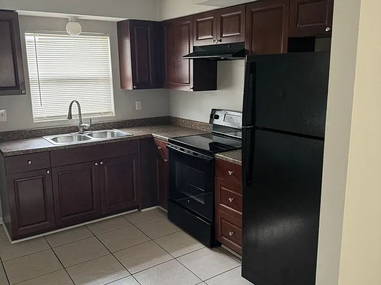 406 N Saturn Ave #2 — Photo 4