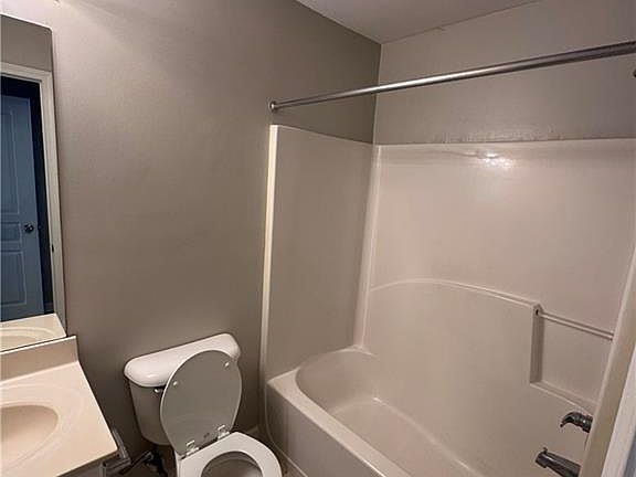 5th image of 490 Barnett Shoals Rd APT 920
