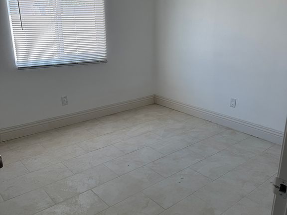 2nd image of 1745 W Mallory St #2