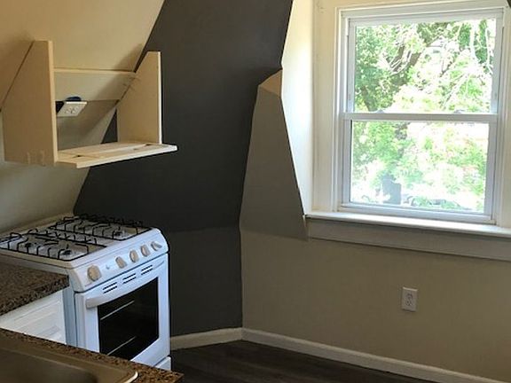 3rd image of 800 N Franklin St Floor 3