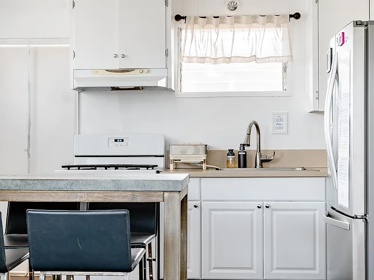 Enjoy your home cooked meals in our fully stocked kitchen!