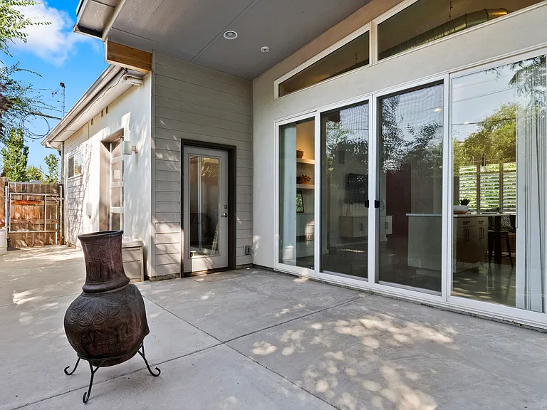 415 S Jackson St — Photo 13