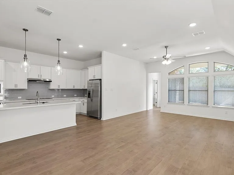 1425 Cole Estates Dr — Photo 21