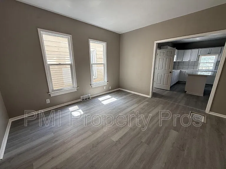 1943 N 38th St — Photo 6