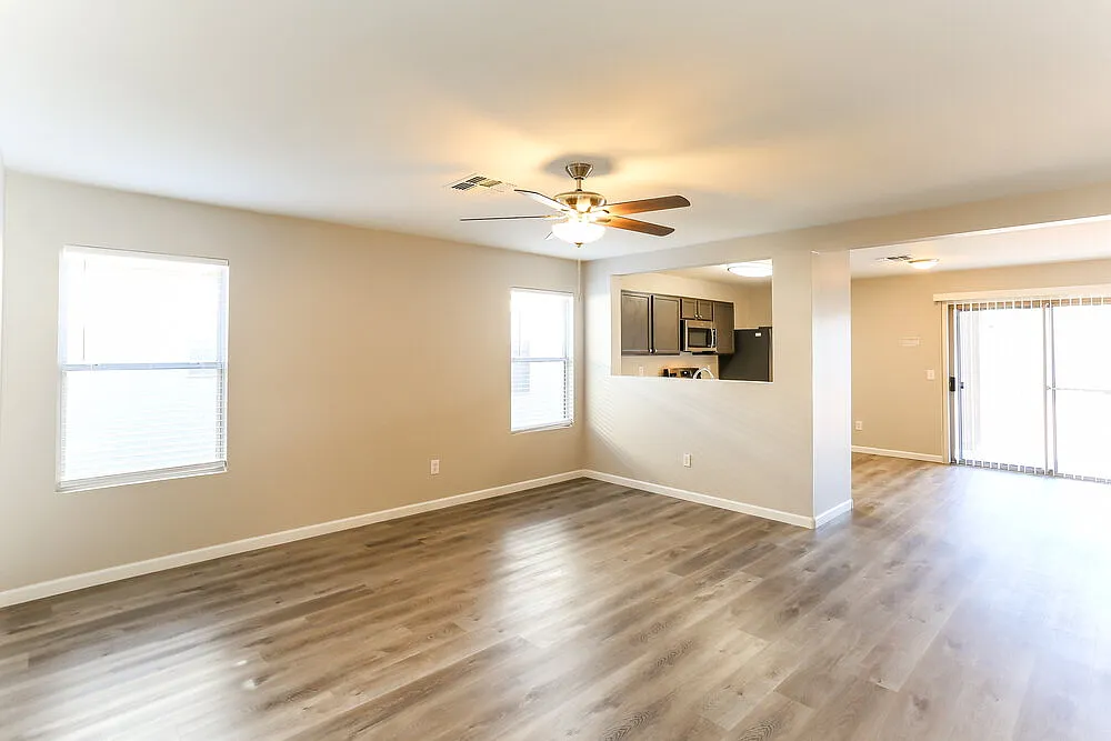 3 bed, 2.0 bath, 1327 sqft, $2,065 — Photo 3