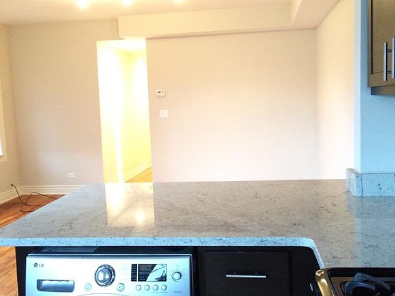 3rd image of 2229 W Wilson Ave #2W