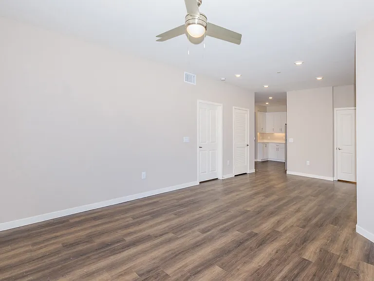 Los Alamitos Luxury Apartments — Photo 31