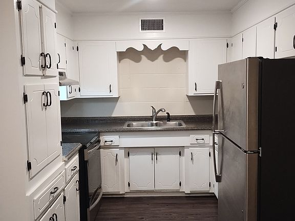 2nd image of 1971 N Dixie Ave APT A2