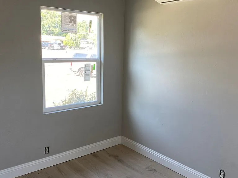 807 Raleigh Cir — Photo 11