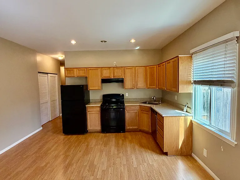 1033 Allen Ave #2 — Photo 1