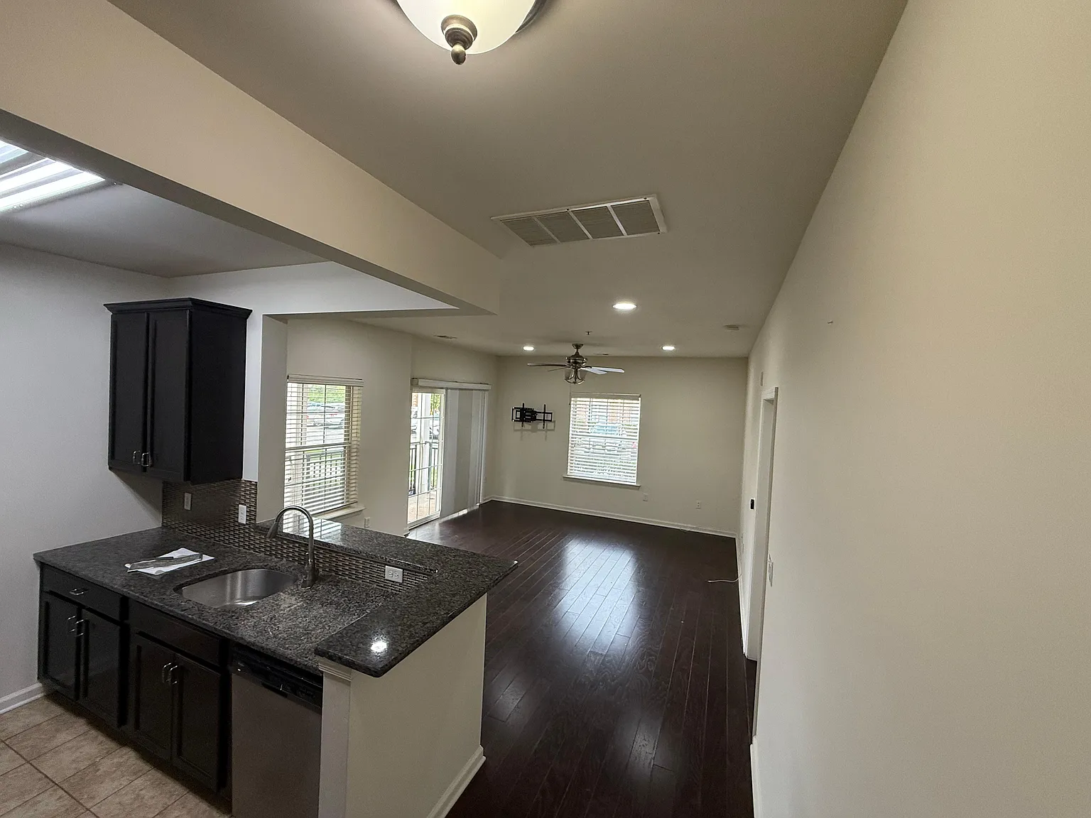 2 bed, 1154 sqft, $2,800 — Photo 3