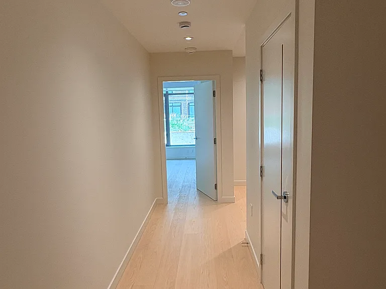 777 Harbourside Dr — Photo 4