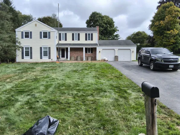 4 Old Forge Ln, Pittsford, NY 14534