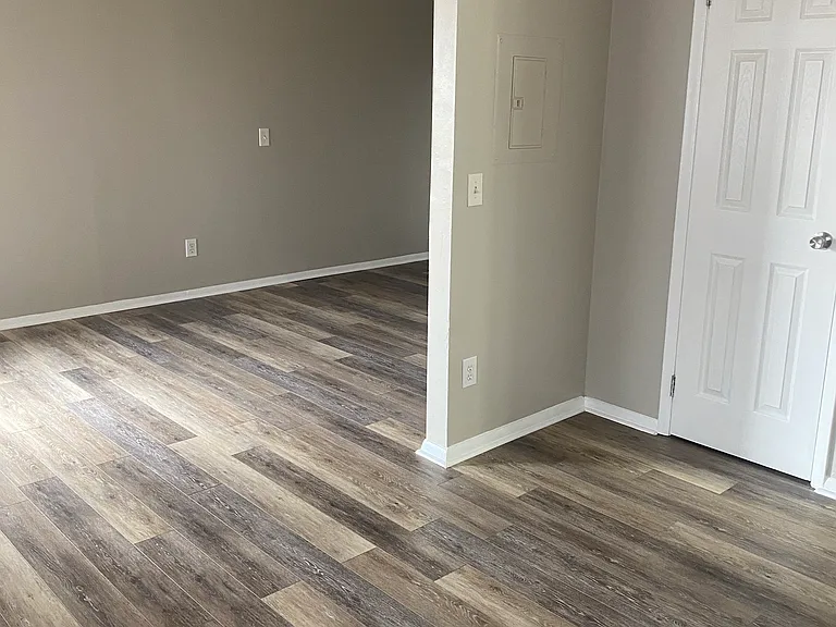 6230 Robinhood Ln NW — Photo 2