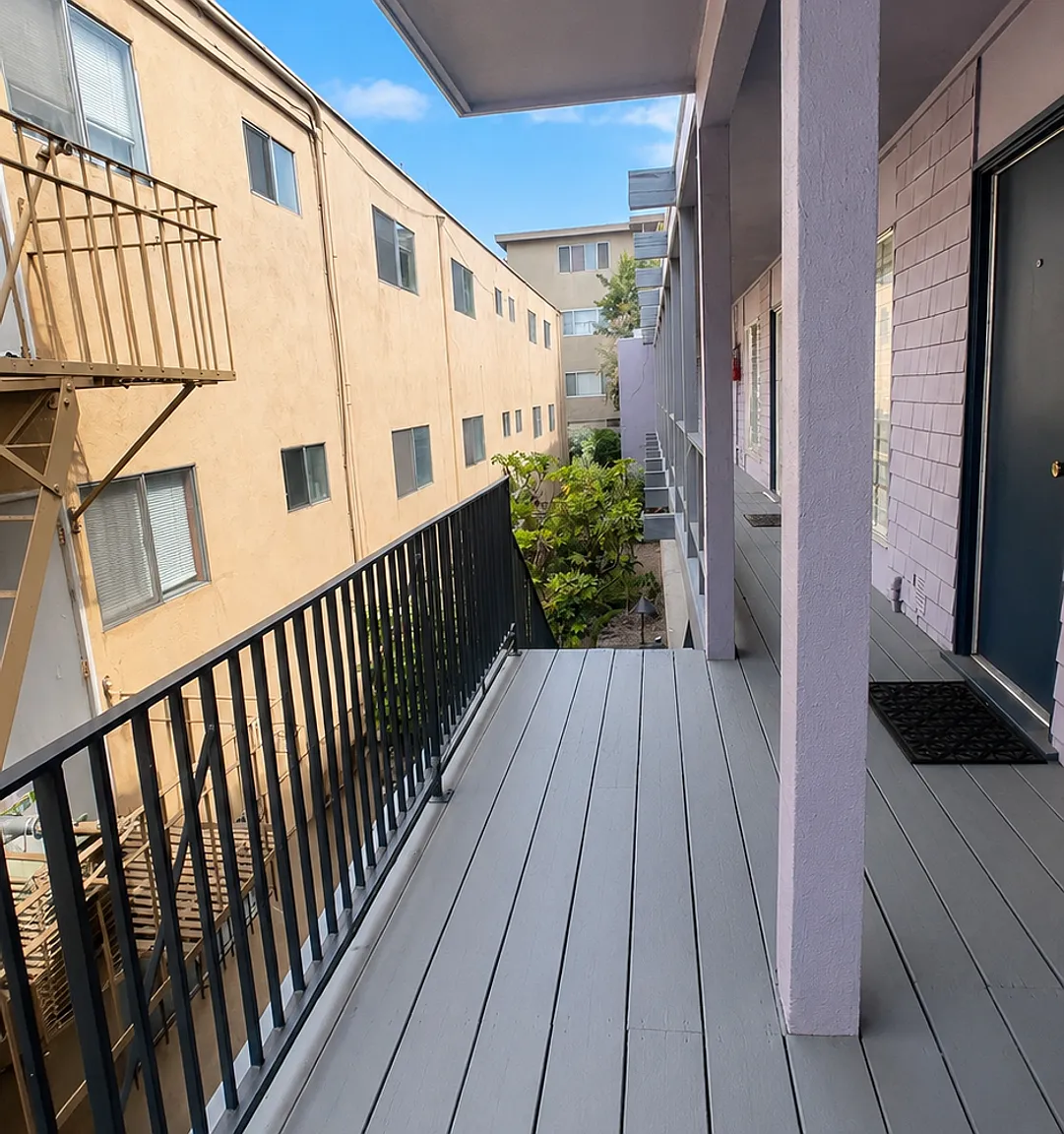 731 Oakland Ave — Photo 1