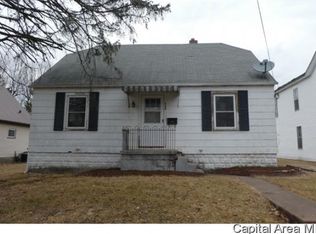 726 Maple St, Carrollton, IL 62016