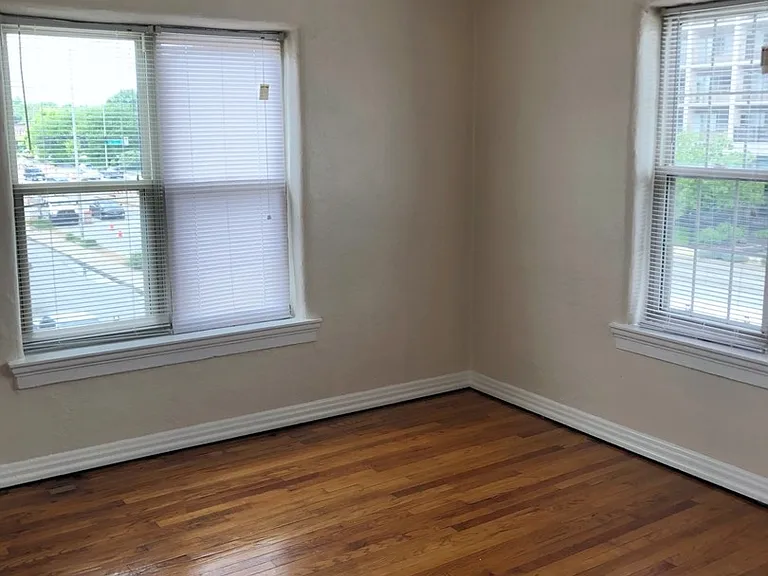 Barrington Apartments — Photo 39
