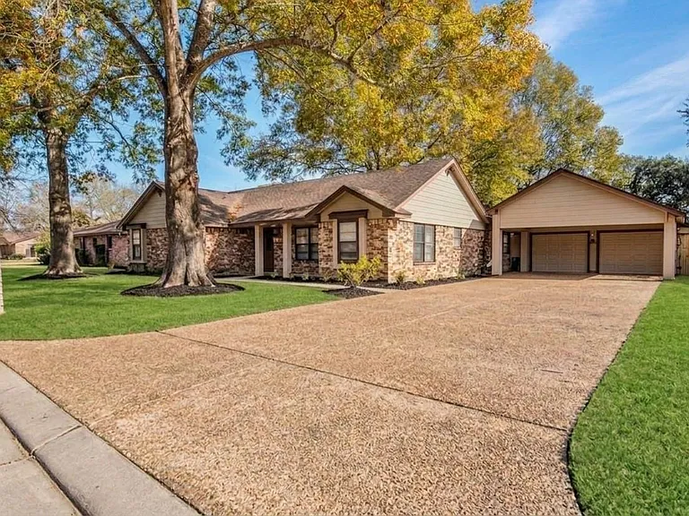 12510 Old River Dr — Photo 2