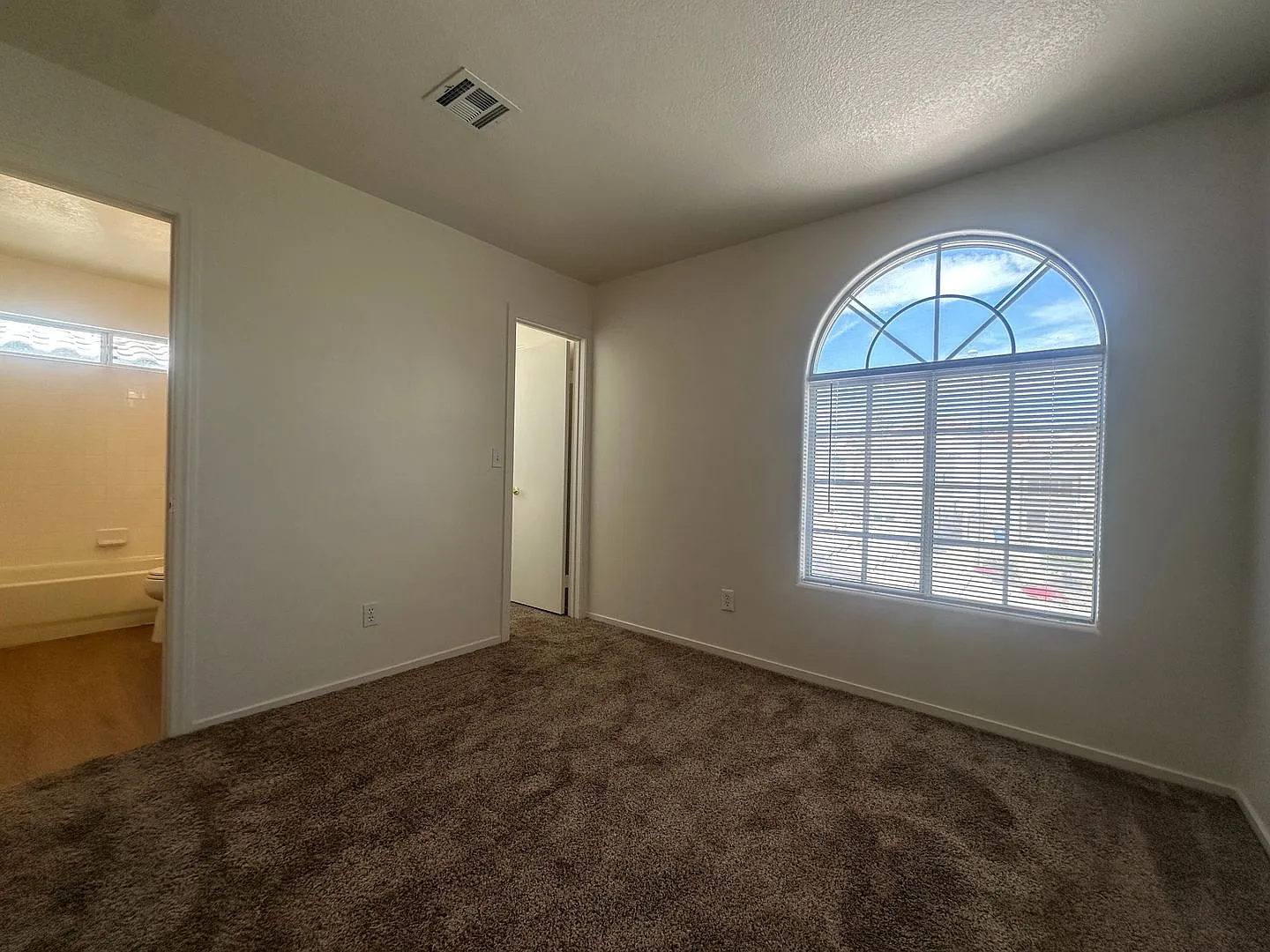 3 Bedroom and 3 Bath Home! — Photo 4