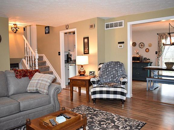 3rd image of 6030 Squirehill Ct