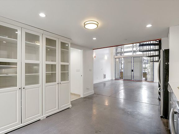 5th image of 1310 Minnesota St Unit 202