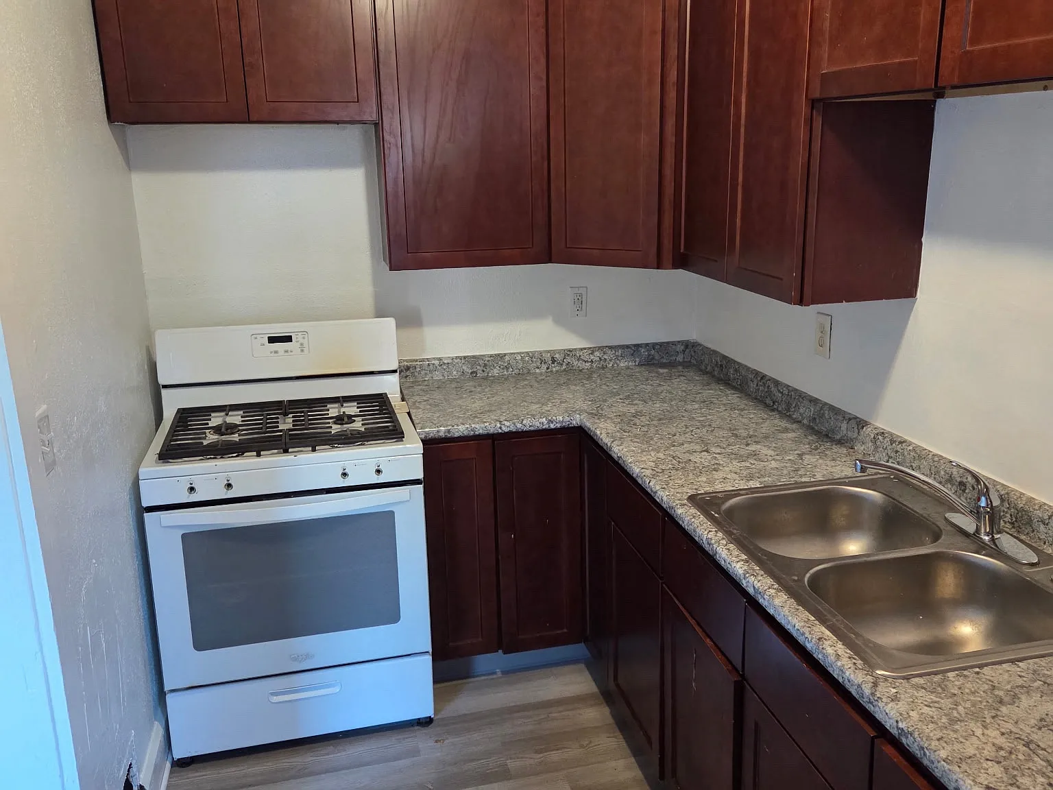 2 bed, 1100 sqft, $1,100 — Photo 2