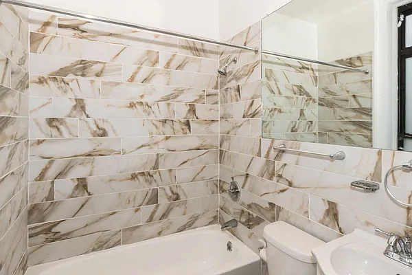 Rented by Century 21 American Homes | media 16