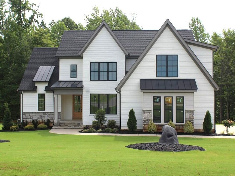 1st image of 40 Serenity Woods Trl
