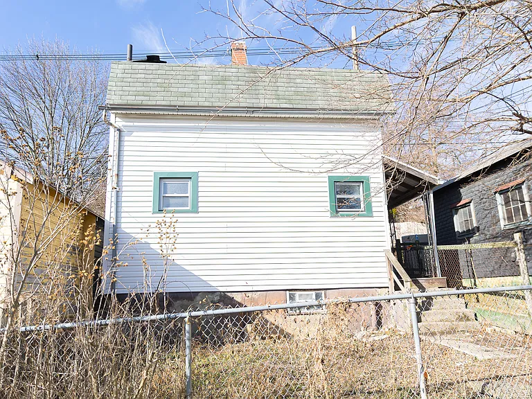 1606 Bell Ave — Photo 3