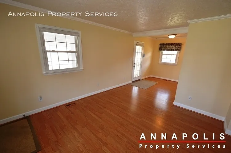 907 Hillside Ave — Photo 5