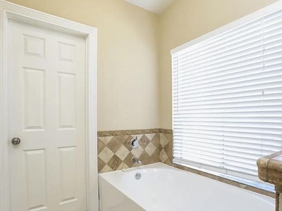 4th image of 12563 Hackberry Ln