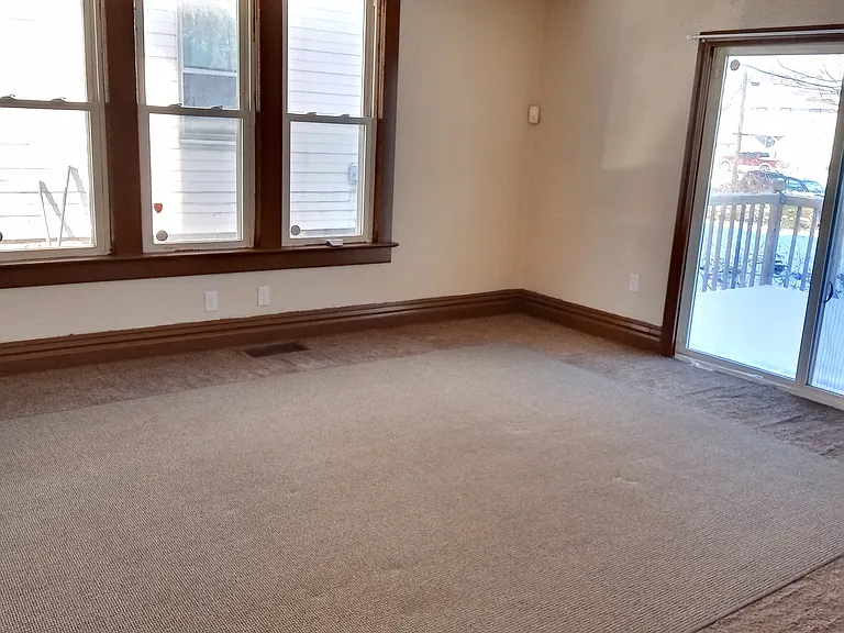 403 E Wallace Ave — Photo 5