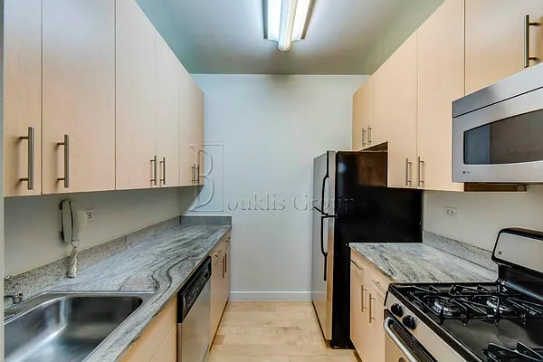 Rented by Bouklis Group | media 24